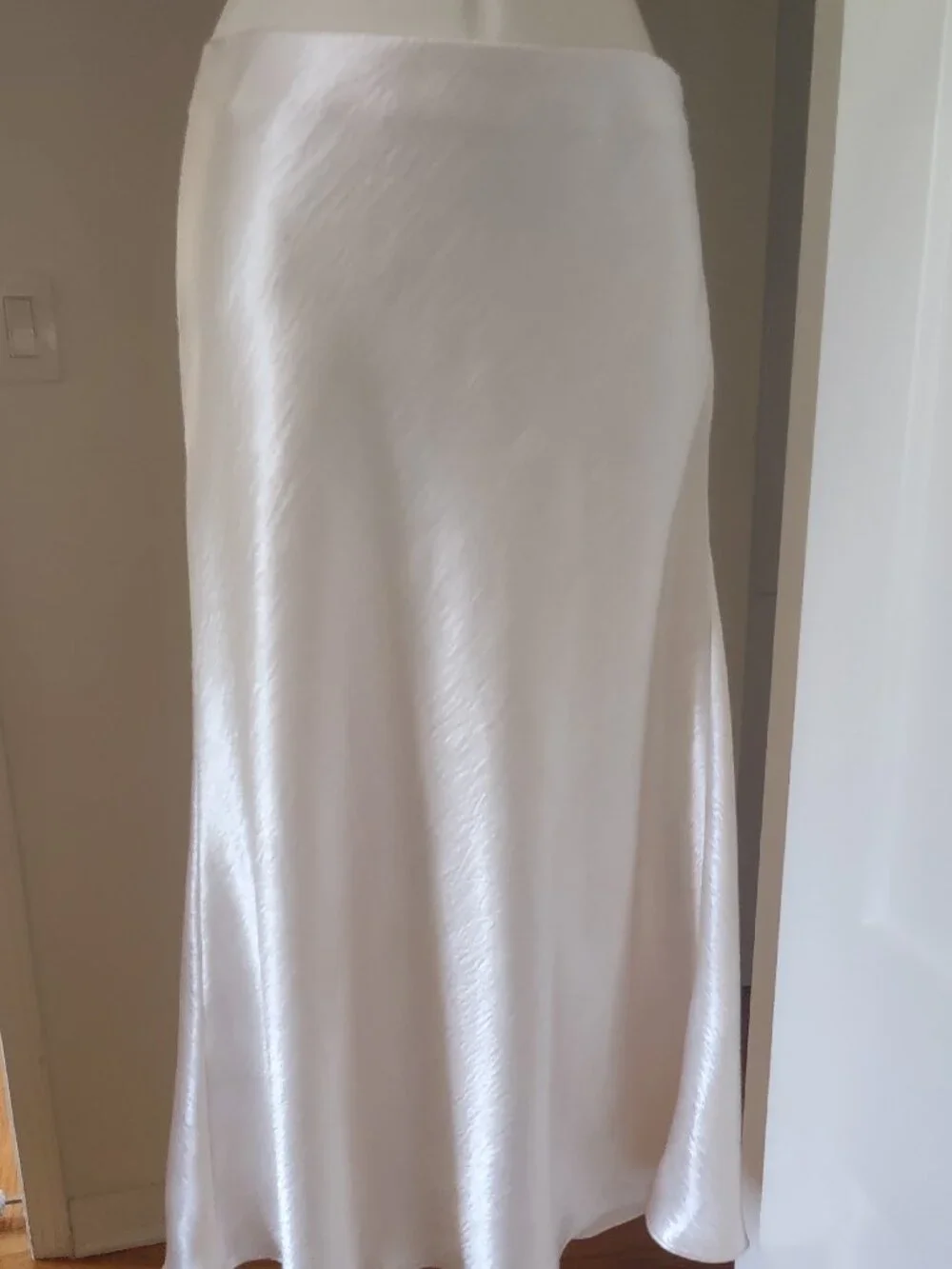 Banana Republic Satin Midi Skirt Beige - Size 8